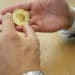 mano-empresario-bitcoin