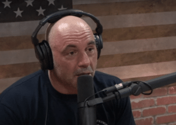 Joe Rogan posee uno de los podcast más populares de Estados Unidos. Fuente: Captura de pantalla Youtube.