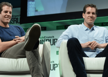 Cameron y Tyler Winklevoss en una conferencia de TechCrunch. Fuente: TechCrunch/ Wikipedia.