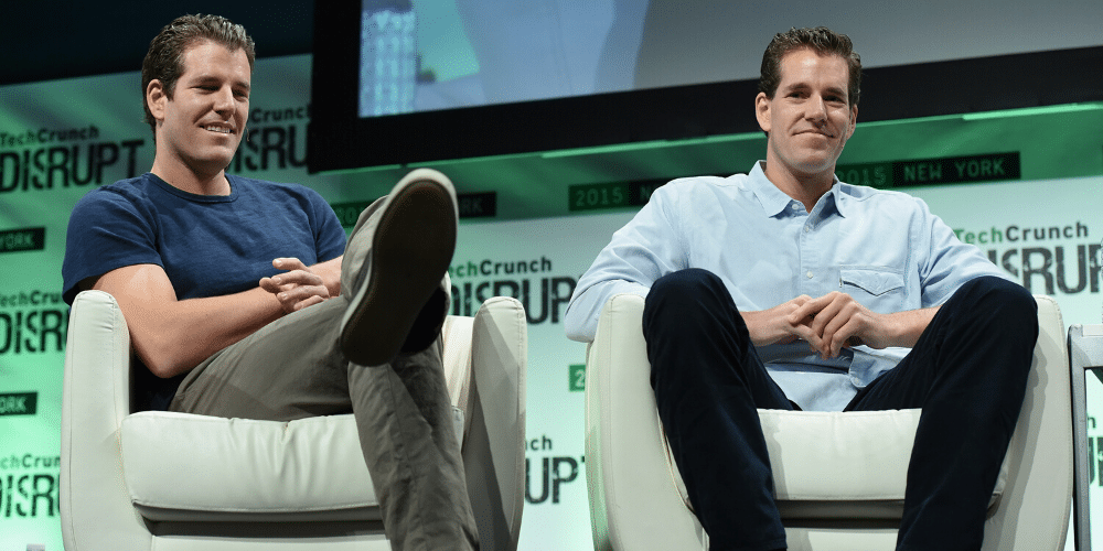 Cameron y Tyler Winklevoss en una conferencia de TechCrunch. Fuente: TechCrunch/ Wikipedia.