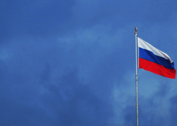 La bandera de Rusia en un clima de lluvia. Fuente: EvgeniT / Pixabay.com