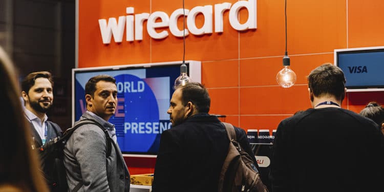 Personas frente a la franquicia de Wirecard. Fuente: Web Summit/flickr.com