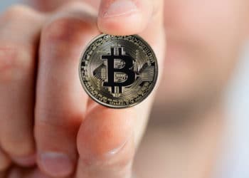 bitcoin mano criptomoneda saludable