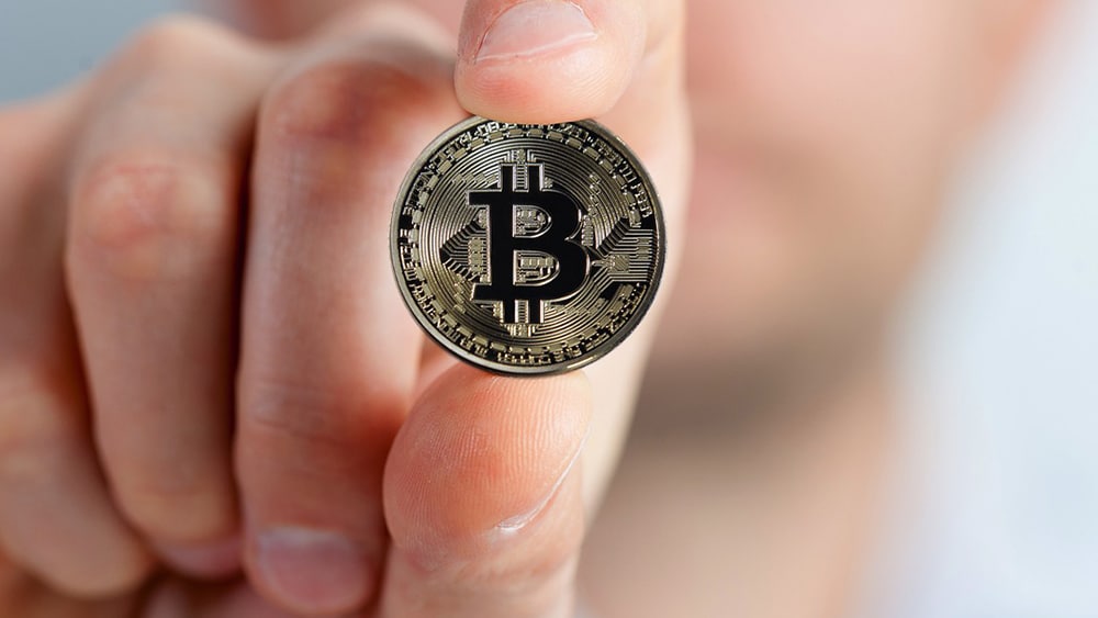 bitcoin mano criptomoneda saludable