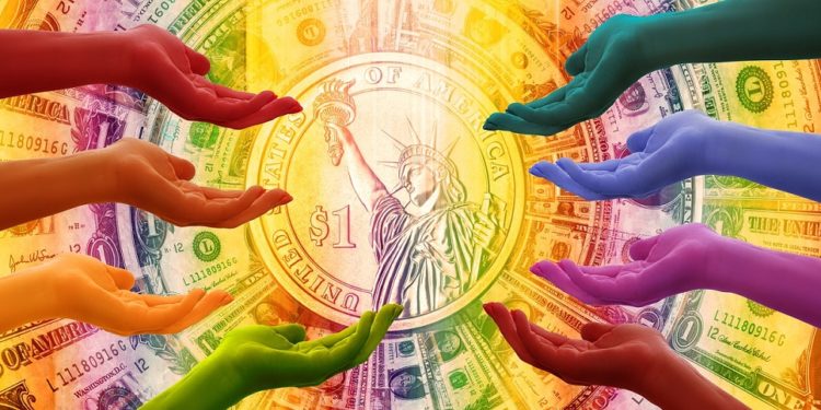 Manos extendidas en gesto mendicante frente a una moneda de dólar. Fuente: Gerd Altmann / Pixabay