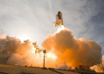 Cohete despegando hacia el espacio. Fuente: NASA-Imagery / Pixabay