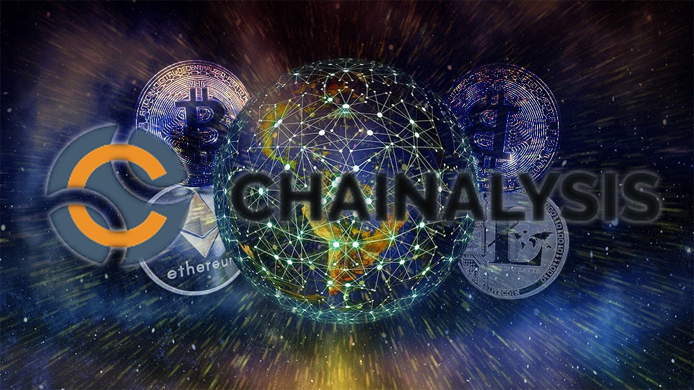 Logo de Chainalysis con criptomonedas y planeta interconectado de fondo. Composición por CriptoNoticias. Chainalysis / bitcoinwiki.org ; WorldSpectrum / Pixabay.com ; Gerd Altmann / Pixabay.com