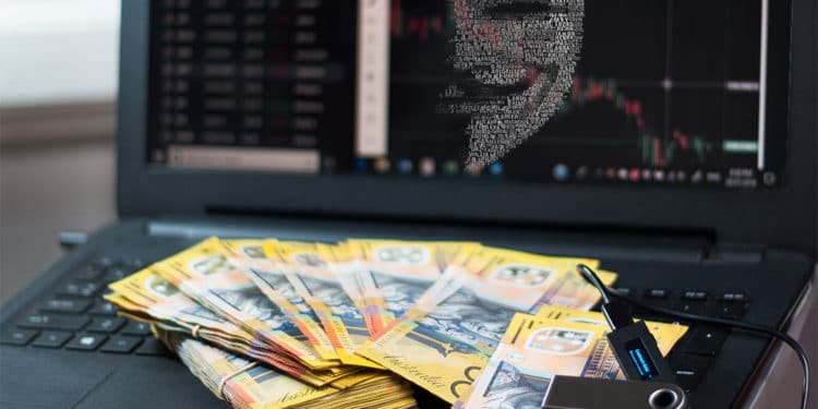 Hacker observando por pantalla dinero y monedero Ledger. Composición por CriptoNoticias. Javad Rajabzade / Pixabay.com ; marowl / elements.envato.com
