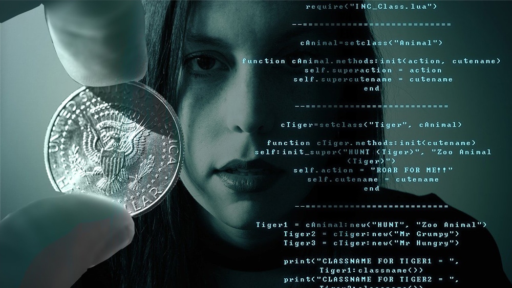 Mano sosteniendo moneda frente a mujer con datos personales. Composición por CriptoNoticias. gagnonm1993  / Pixabay.com ; duallogic /  elements.envato.com