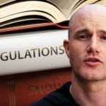 Brian Armstrong, CEO de Coinbase, preocupado con fondo de libros de Regulaciones.