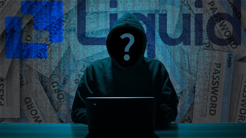 Hacker frente a código y cajetillas de datos de usuarios con logo del exchange Liquid. Composición por CriptoNoticias. Liquid / liquid.com; geralt / Pixabay.com; B_A / Pixabay.com