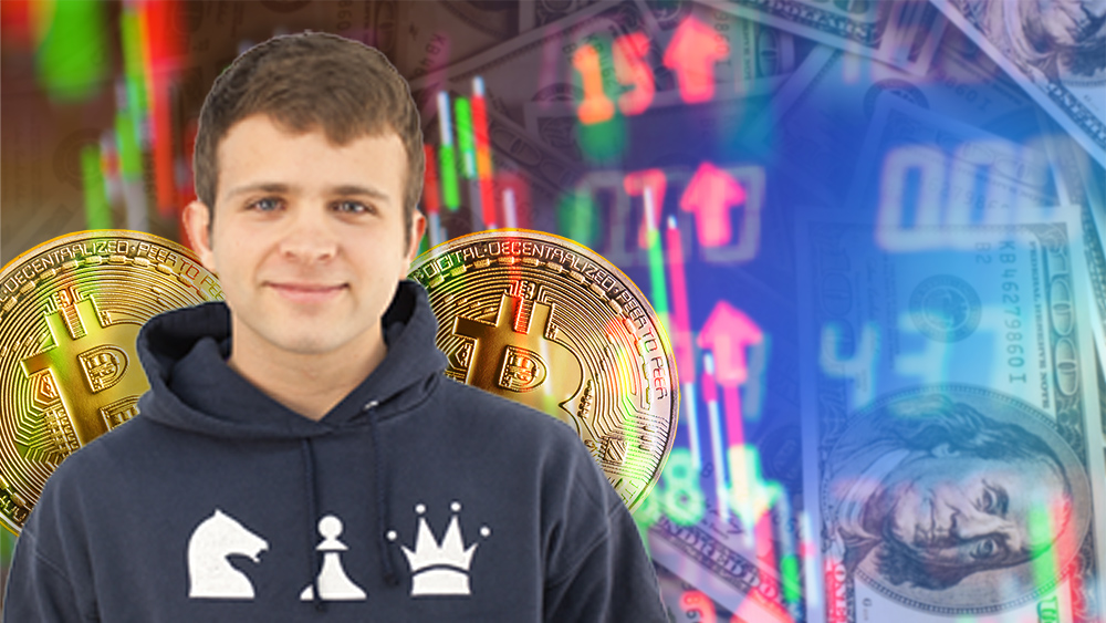 Jack Mallers con monedas de bitcoin a sus espaldas y gráfico bajista con dólares en el fondo. Composición por CriptoNoticias. Messari / messari.io; jcomp / freepik.com; jirkaejc / elements.envato.com.