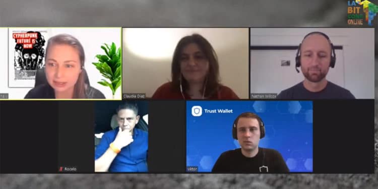 Participantes del foro sobre privacidad digital. Fuente: LaBitConf.