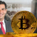 Moneda de Bitcoin frente al alcalde de Miami, Francis Suarez con la ciudad en el fodno. Composición por CriptoNoticias. kjekol / elements.envato.com; Estylo / estylomagazine.com; twenty20photos / elements.envato.com.