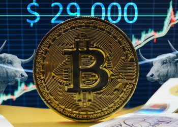 Aumento precio bitcoin 2020. Composición por CriptoNoticias. Ewan Kennedy / unsplash.com; mlproject / pixabay.com; Hans Eiskonen / unsplash.com.