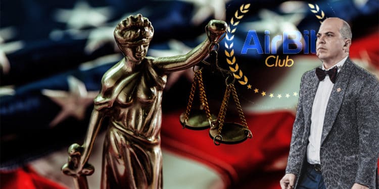 Gutenberg Dos Santos junto a estatuilla de justicia frente a la bandera de Estados Unidos y logo de AirBit Club. Composición por CriptoNoticias. Capital Mexico / capitalmexico.com.mx; Giacomo Arcaro / wikimedia.org; stevanovicigor / elements.envato.com