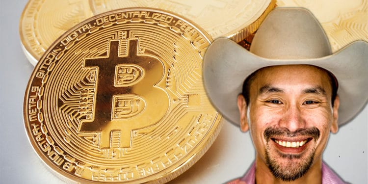 Jimmy Song frente a monedas de Bitcoin. Composición por CriptoNoticias. Jimmy Song / twitter.com; Sonyachny / elements.envato.com
