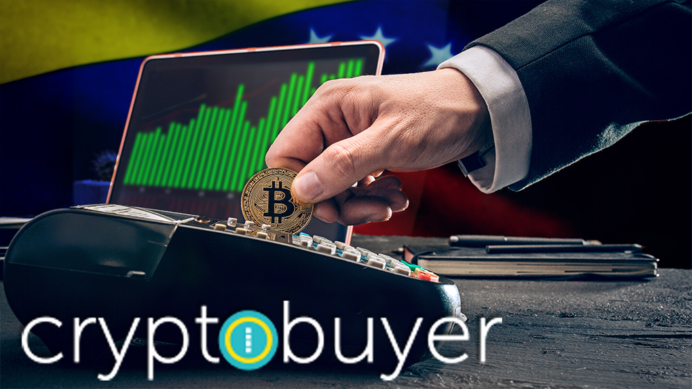 Logo de Cryptobuyer frente a hombre pagando con moneda de Bitcoin con gráfico alcista y bandera de Venezuela en el fondo. Composición por CriptoNoticias. cryptobuyer / cryptobuyer.io; master1305 / freepik.com;  leungchopan / elements.envato.com; wirestock / Freepik.com.