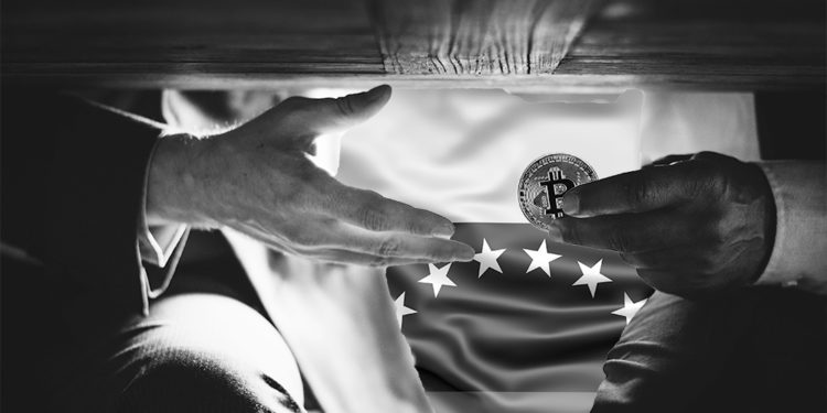 Personas se pasan moneda de bitcon bajo la mesa con bandera de Venezuela en el fondo. Composición por CriptoNoticias. johan10 / elements.envato.com; slon.pics / freepik.com; Rawpixel /  elements.envato.com