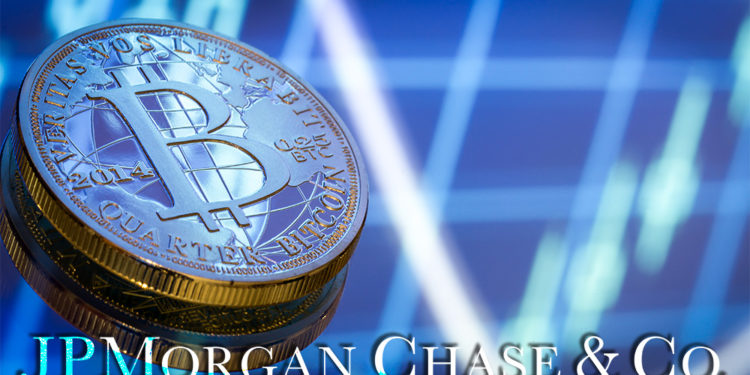 Logo de JP Morgan Chase frente a moneda de bitcoin sobre superficie con gráfico reflejado. Composición por CriptoNoticias. JP Morgan Chase / jpmorganchase.com; pvproductions / freepik.com.