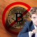 Pierpaolo Barbieri frente a moneda de bitcoin con símbolo de prohibido. Composición por CriptoNoticias. Pierpaolo Barbieri / twitter.com; Clker-Free-Vector-Images / pixabay.com; stevanovicigor / elements.envato.com