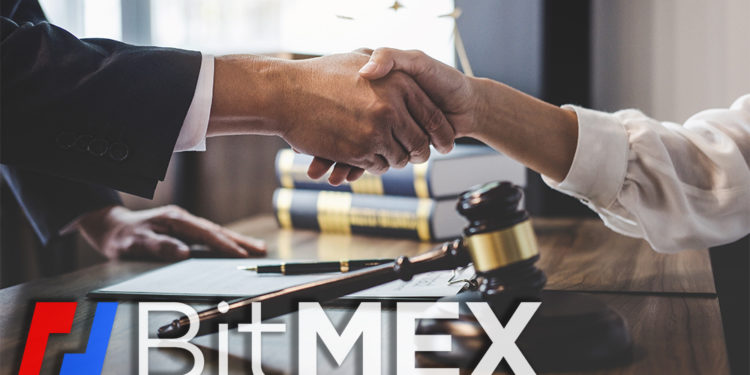 Logo de BitMEX frente a personas estrechando manos en escritorio legal. Composición por CriptoNoticias. BitMEX / wikipedia.org; twenty20photos / elements.envato.com.