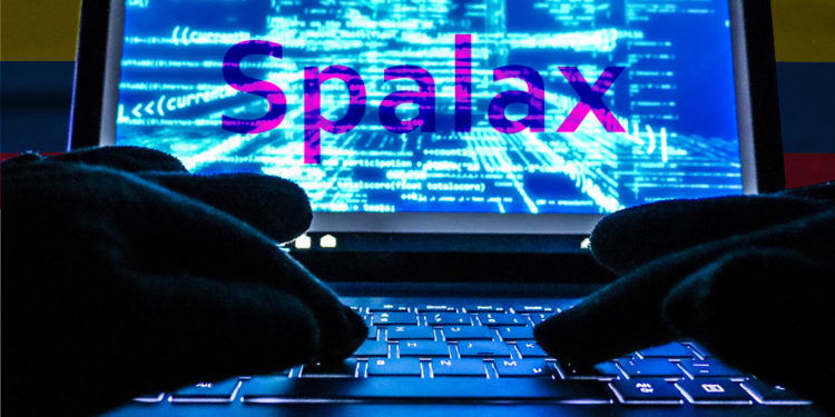 Hacker en computadora con palabra "Spalax" en pantalla con bandera de Colombia en el fondo, Composición por CriptoNoticias. twenty20photos / elements.envato.com; twenty20photos / elements.envato.com.