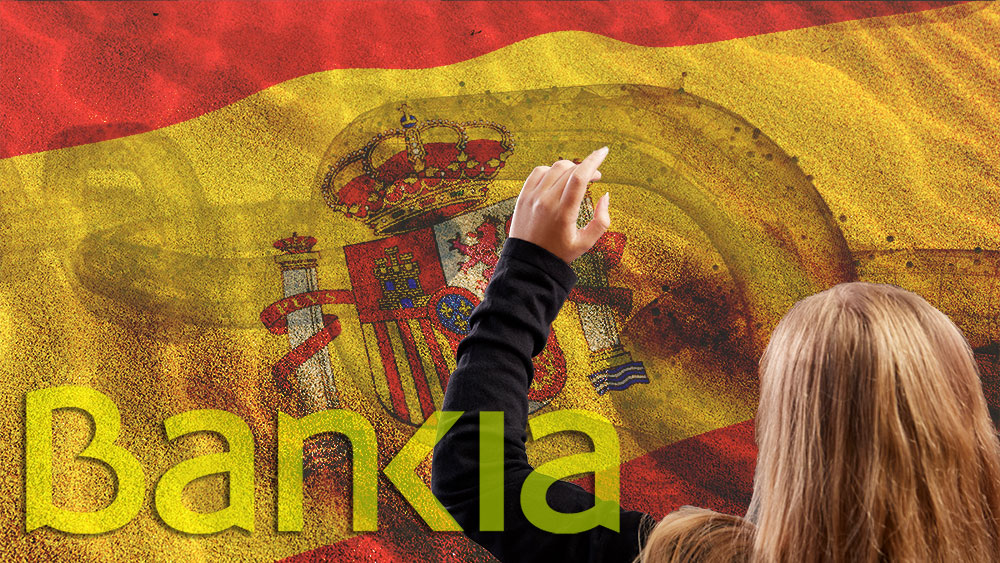 Logo de Bankia junto a mujer con mano levantada  con bandera de España y blockchain superpuestas sobre arena. Composición por CriptoNoticias. monkeybusiness / elements.envato.com; Wirestock / freepik.com; iLexx / elements.envato.com; 
Bankia / bankia.es; leungchopan / elements.envato.com