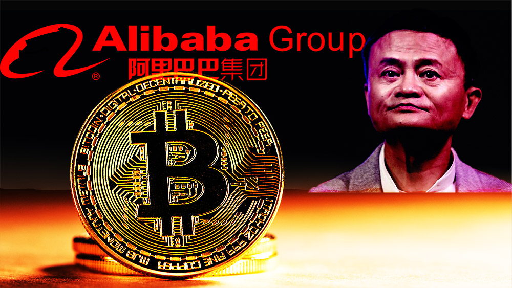 Moneda de Bitcoin con Jack Ma y logo de Alibaba Group en el fondo oscuro. Composición por CriptoNoticias. Alibaba Group / wikipedia.org; mothership / mothership.sg.com; stevanovicigor / elements.envato.com.