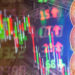 Monedas de Ripple (XRP) sobre gráfico e indicadores de mercado bajistas. Composición por CriptoNoticias. jirkaejc / elements.envato.com; jcomp / freepik.com.