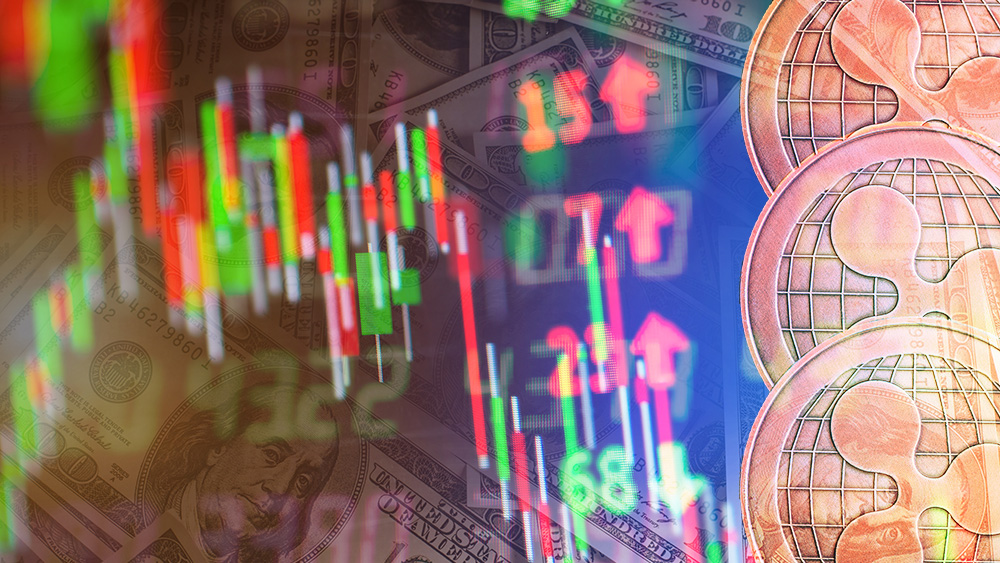 Monedas de Ripple (XRP) sobre gráfico e indicadores de mercado bajistas. Composición por CriptoNoticias. jirkaejc / elements.envato.com; jcomp / freepik.com.