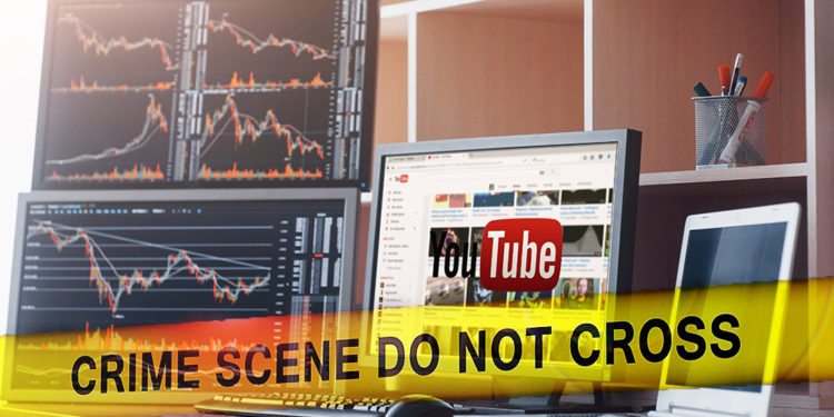 Cinta policial en frente de escritorio de trader con pantalla de inicio de youtube en pantalla. Composición por CriptoNoticias. zfijr / piqsels.com; geralt / pixabay.com; mstandret / elements.envato.com.