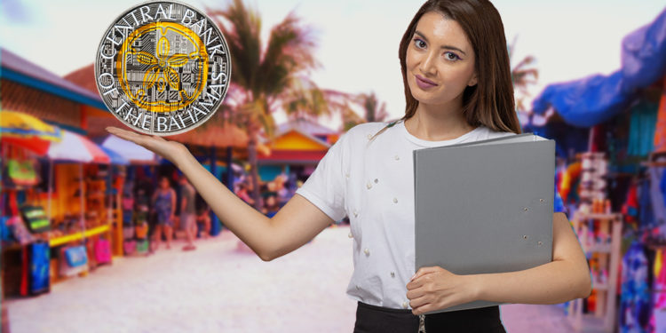 Mujer presenta sand dollar con mercado de las Bahamas en el fondo. Composición por CriptoNoticias. Central Bank of Bahamas / centralbankbahamas.com; KamranAydinov / freepik.com; twenty20photos / elements.envato.com.