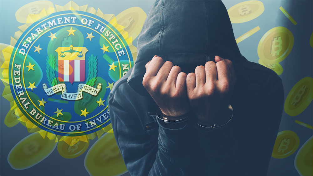 Hacker esposado oculta su rostro con logo del FBI y monedas de bitcoin cayendo en el fondo. Composición por CriptoNoticias. FBI / wikipedia.org; katemangostar / freepik.com; stevanovicigor / elements.envato.com.