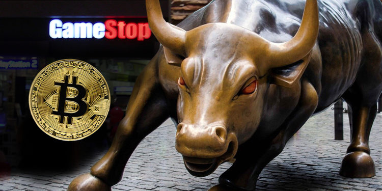 Moneda de Bitcoin junto a tienda de GameStop con moneda de Bitcoin superpuesta. Composición por CriptoNoticias. jirkaejc / elements.envato.com; TreptowerAlex / pixabay.com; James LeVeque / flickr.com.
