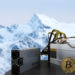Mineros y moneda de bitcoin sobre mesa con paisaje ártico en el fondo. Composición por CriptoNoticias. kjekol / elements.envato.com; InstagramFOTOGRAFIN / pixabay.com; merc67 / elements.envato.com.