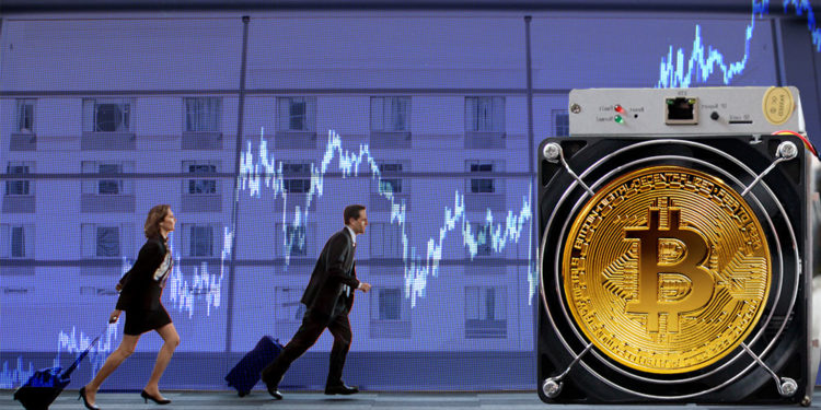 Empresarios corren hacia minero con moneda de bitcoin superpuesta y gráfico alcista en el fondo. Composición por CriptoNoticias. jcomp / freepik.com; ESchweitzer / elements.envato.com; feybk / piqsels.com; Mint_Images / elements.envato.com.