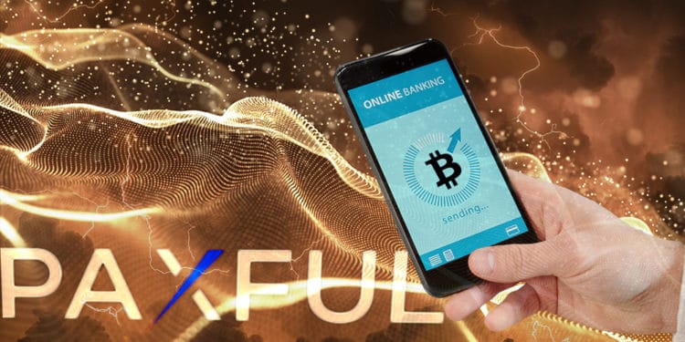 Hombre enviando bitcoin desde teléfono movil sobre red digital con relámpagos suprpuestos y Logo de Paxful