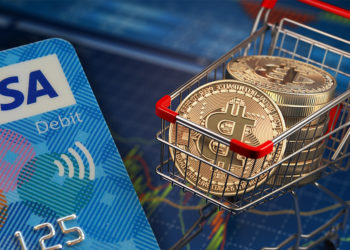 Tarjeta visa junto a carrito de mercado con monedas de bitcoin sobre tablet con gráfico de mercado. Composición por CriptoNoticias. Miloslav Hamřík / pixabay.com; maxxyustas / elements.envato.com.