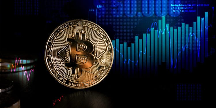 Moneda de Bitcoin con gráfico alcista del precio marcando USD 50.000 en el fondo