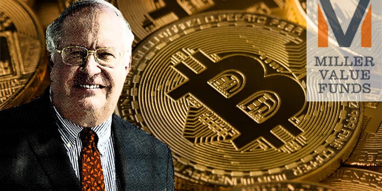 Bill Miller junto a logo de Miller Value Funds con monedas de bitcoin en el fondo. Composición por CriptoNoticias. Miller Value Funds / millervaluefund.com; macondoso / elements.envato.com; Miller Value Funds / millervaluefunds.com.