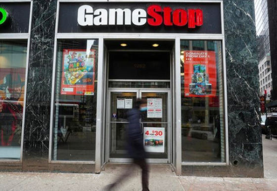 GameStop evalúa invertir en bitcoin y criptomonedas