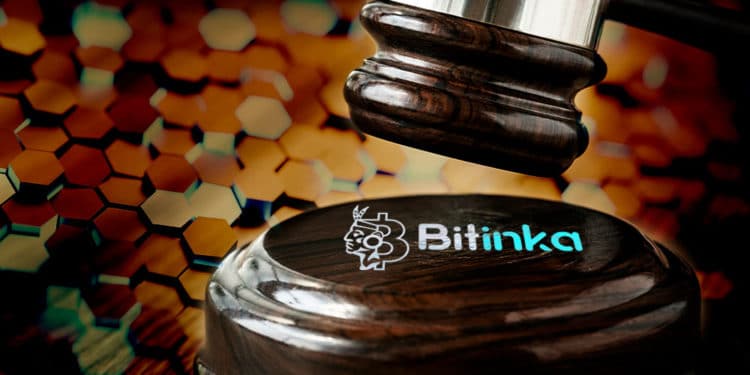 Bitinka y mazo de juez con fondo de patrón de hexágonos. Composición por CriptoNoticias. Fuentes:  Rawpixel  /  elements.envato.com  ;   bitinka /  bitinka.com  ;  photocreo  /  elements.envato.com  .