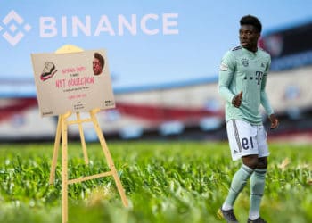 Campo de fútbol con Alphonso Davies con atril sosteniendo NFT de Binance.