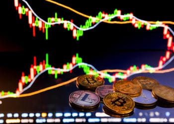 Criptomonedas y gráfico. Fuentes:  antonpetrus  /  elements.envato.com .