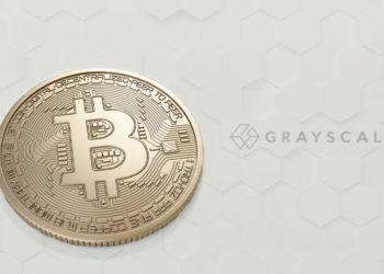 Bitcoin y logo de Grayscale sobre fondo de patrón hexagonal.