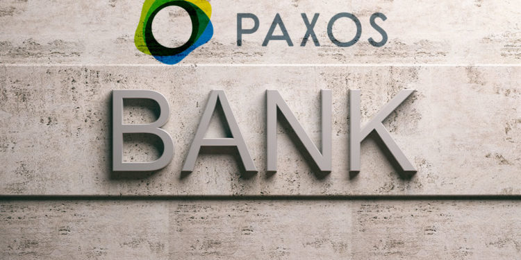 Cartel de banco sobre pared de mármol y logo de Paxos. Composición por CriptoNoticias Fuentes:  rawf8 /  elements.envato.com   ; paxos /  paxos.com .