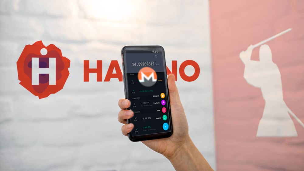 Teléfono con wallet y logo de monero en habitación con logos de Havano y Samourai Wallet.