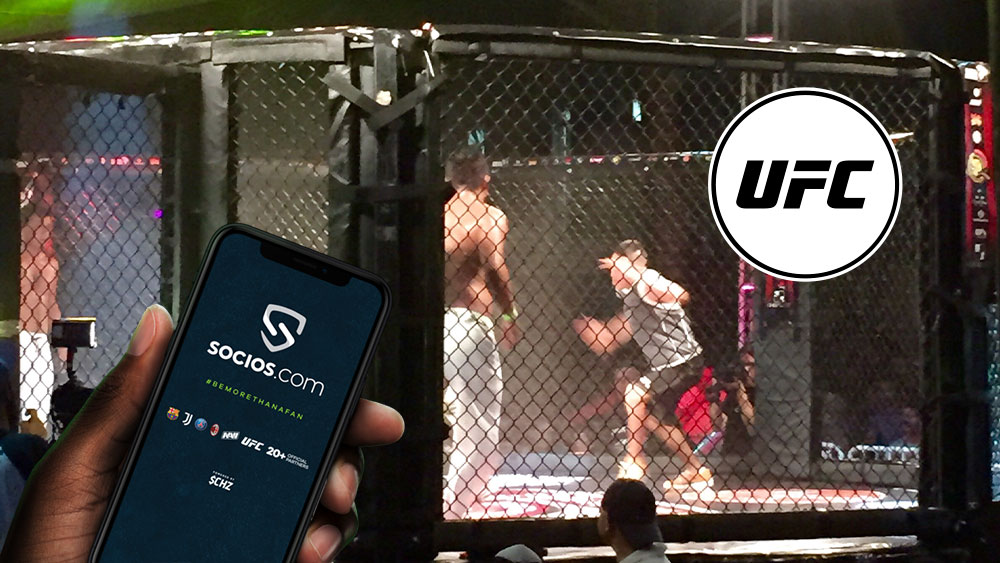 Pelea de UFC con su respectivo token y mano sosteniendo teléfono con pantalla de socios.com.