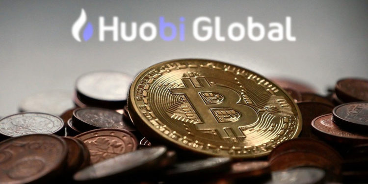 Bitcoins y logo de Huobi Global.
